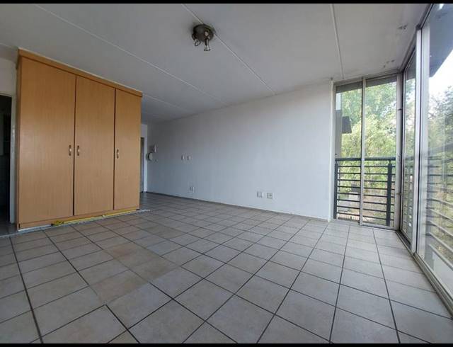 1 BEDROOM APARTMENT FOR SALE IN BRAAMFONTEIN